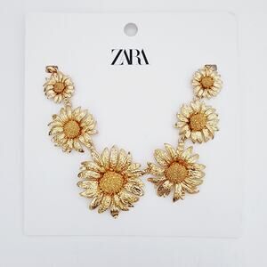 Zara Daisy Flower Chunky Gold Tone Necklace